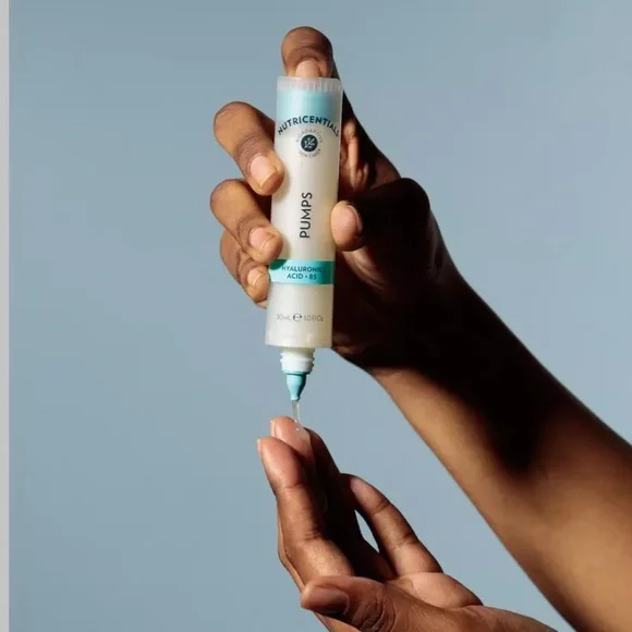 Pumps Hyaluronic Acid + B5 Moisturizer - Blue - Picture 3 of 4